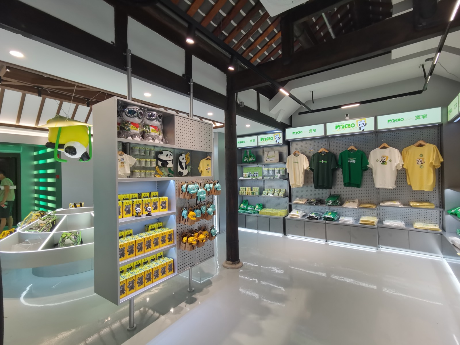 Beauty Retail Chain Display Fixture Project